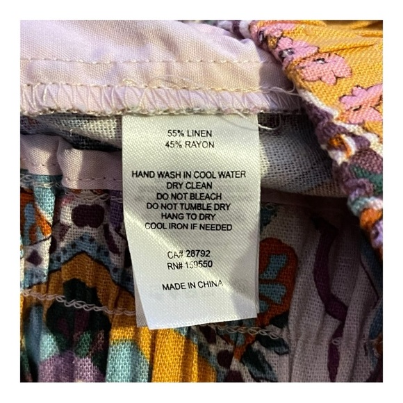 Fun vacation shorts from Paris! Bright colors built in build. Linen material - Picture 9 of 9